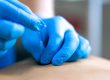 Dry needling: de naald wordt geplaatst